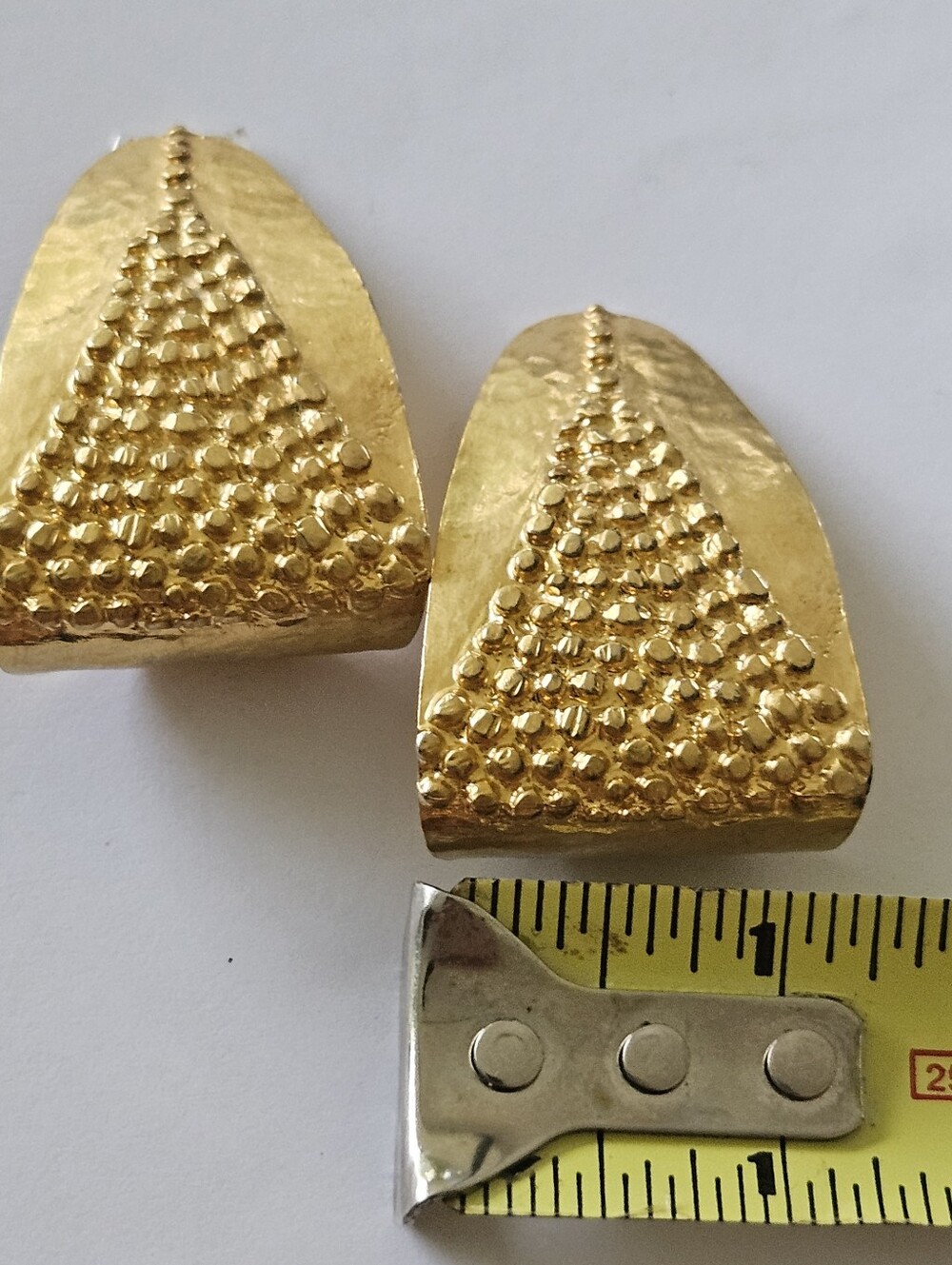 Vogue Les Bernard Vintage Earrings, Signed VO, Made In USA, Clip On Earrings - Picture 4 of 8